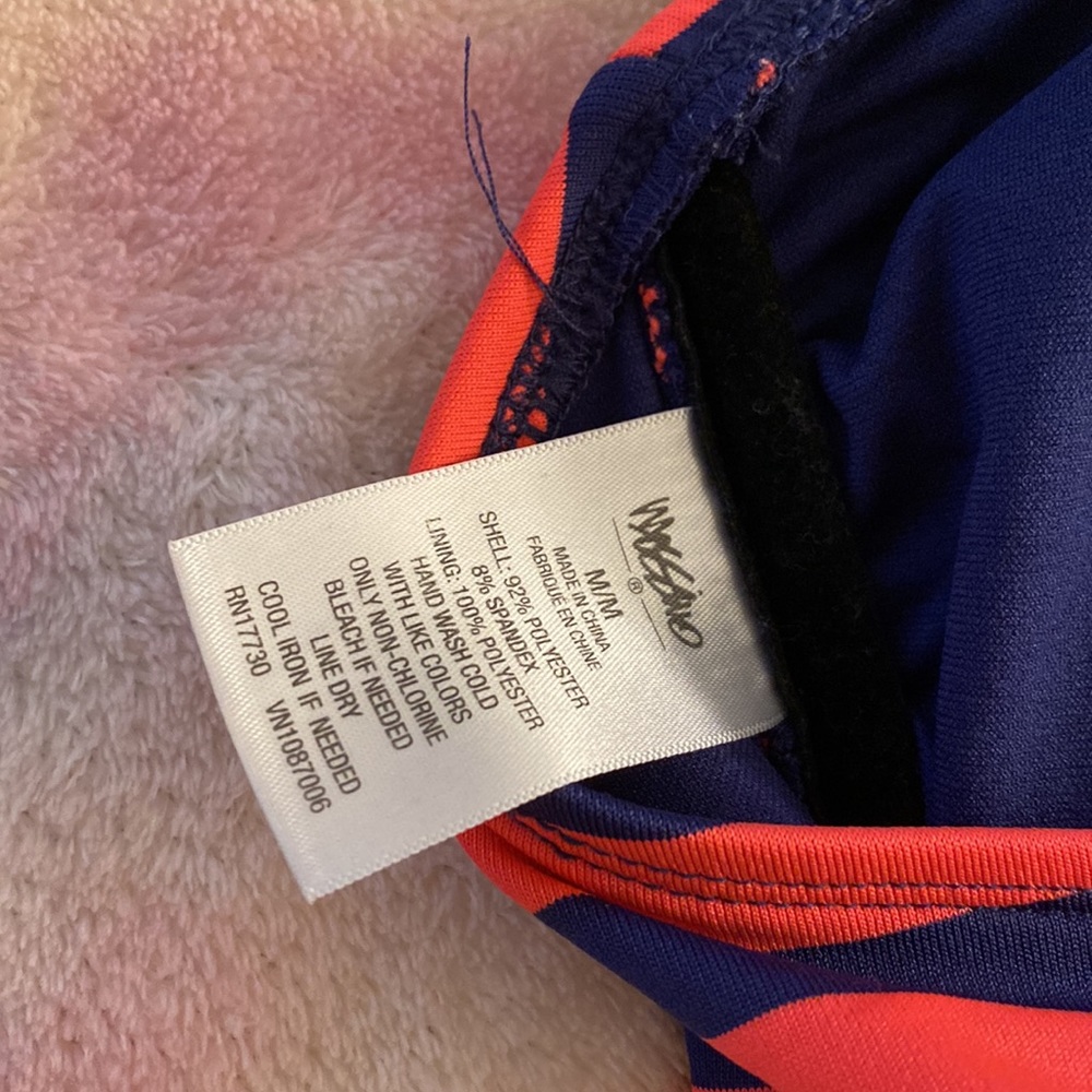 Two piece bathing suit - Picture 8 of 9